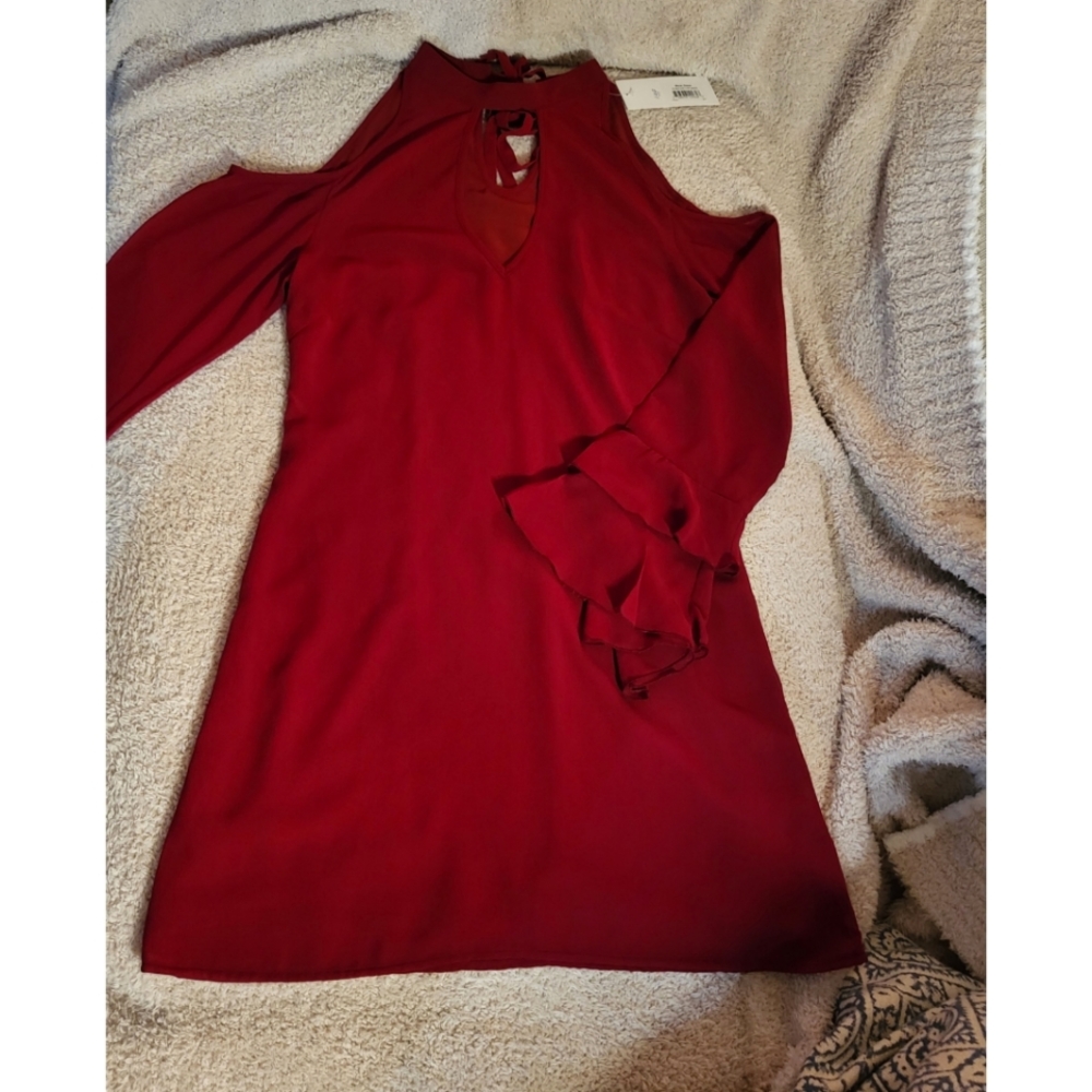 Deep red dress 😍